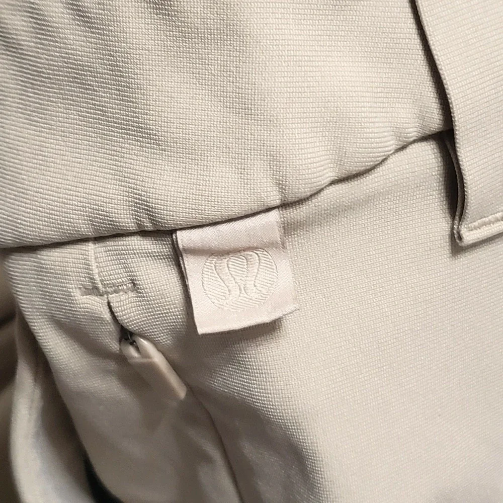 Lululemon Commission Short 9 Warpstreme Classic Fit Khaki Tan Mens Size 38